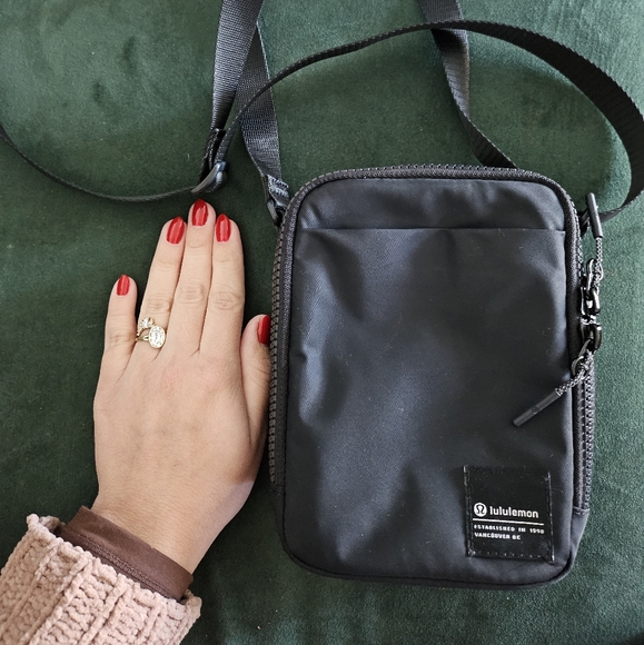 lululemon athletica Handbags - Lululemon crossbody bag